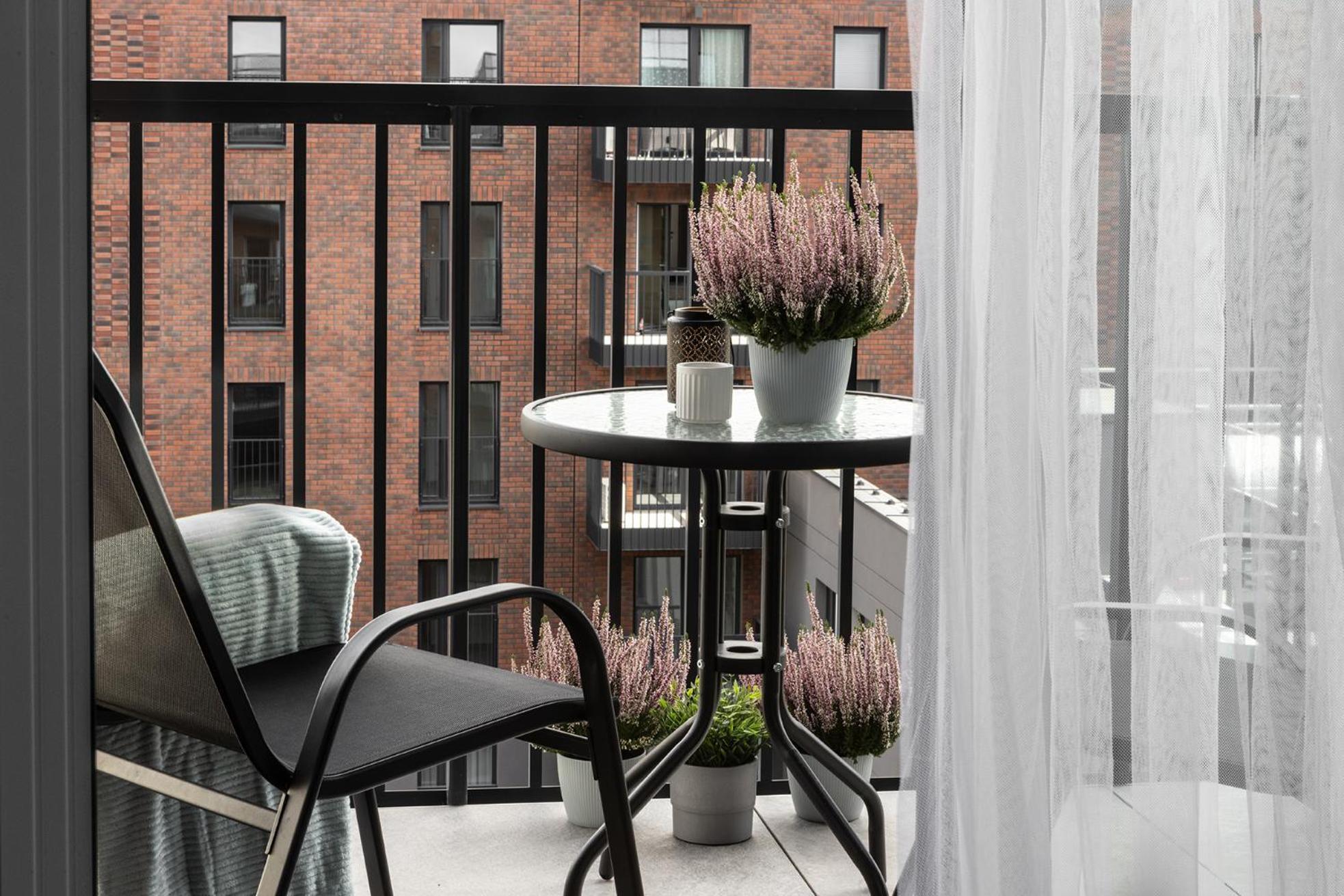 New #Madalinskiego57 - City Center, New Bulding, 2 Bedrooms, 2X Double Beds And A Fold-Out Sofa, Separate Kitchen, Air Conditioning, Balcony, Underground Parking, Self Check In 24H, Internet, Netflix, Coffee Machine, Washing Machine,1 Km To The Railw 弗罗茨瓦夫 外观 照片