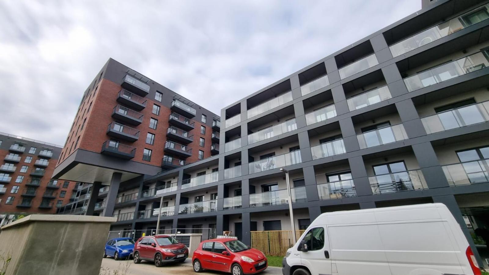 New #Madalinskiego57 - City Center, New Bulding, 2 Bedrooms, 2X Double Beds And A Fold-Out Sofa, Separate Kitchen, Air Conditioning, Balcony, Underground Parking, Self Check In 24H, Internet, Netflix, Coffee Machine, Washing Machine,1 Km To The Railw 弗罗茨瓦夫 外观 照片